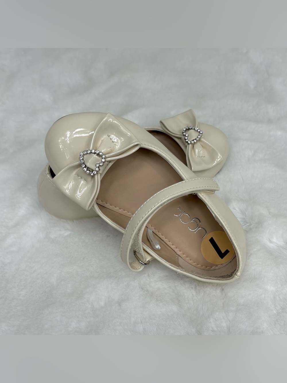 Girls Cream Patent Sugar Mary Jane Bow and Rhinestone Heart Formal Size 7 Shoes